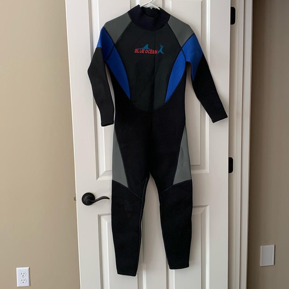 Small Men’s Wetsuit